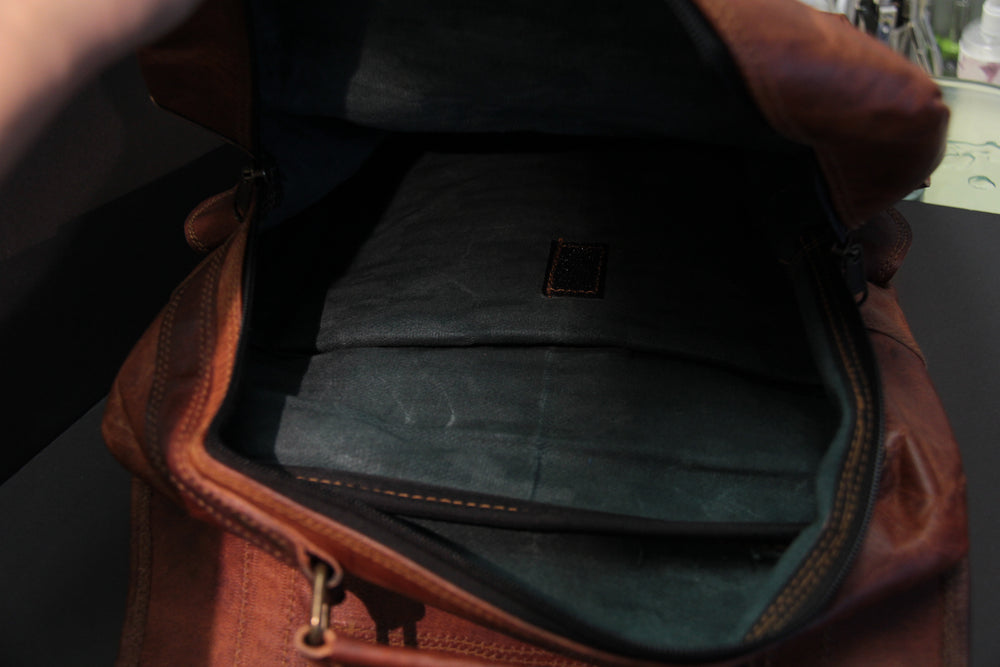 
                  
                    Charger l&amp;#39;image dans la galerie, Avani - Large Backpack with Handle
                  
                