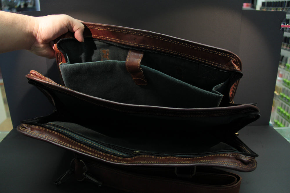 
                  
                    Charger l&amp;#39;image dans la galerie, Avani - Bag with Double Gusset, Handles, Strap
                  
                