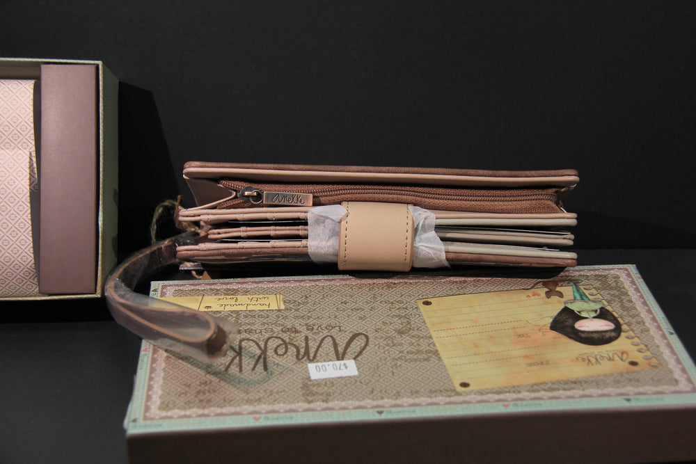 
                  
                    Charger l&amp;#39;image dans la galerie, Anekke Love to share - Portefeuille
                  
                