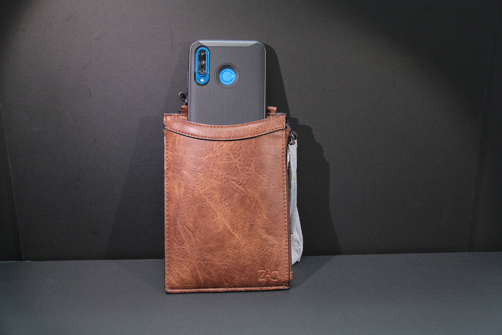 
                  
                    Charger l&amp;#39;image dans la galerie, Zac - Pochette a cellulaire Zac
                  
                