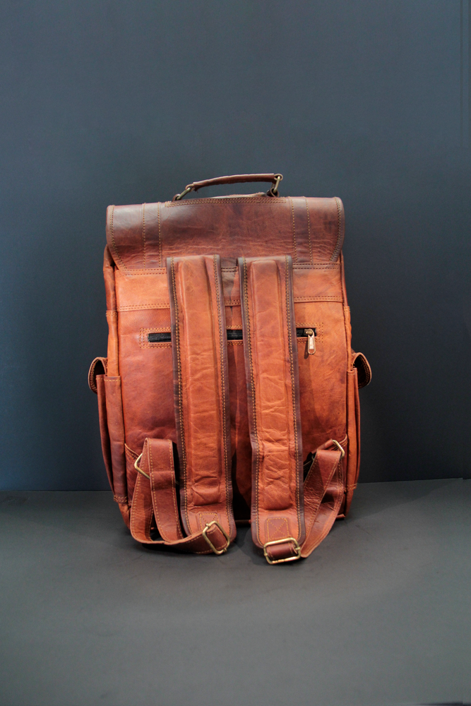
                  
                    Charger l&amp;#39;image dans la galerie, Avani - Large Backpack with Handle
                  
                