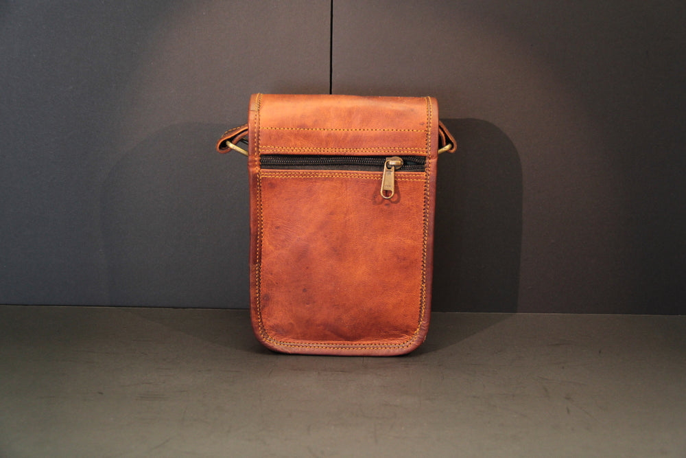 
                  
                    Charger l&amp;#39;image dans la galerie, Avani - Tall Satchel Half Flap
                  
                