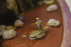 
                  
                    Charger l&amp;#39;image dans la galerie, Paysage miniature - Montagne avec personnage
                  
                