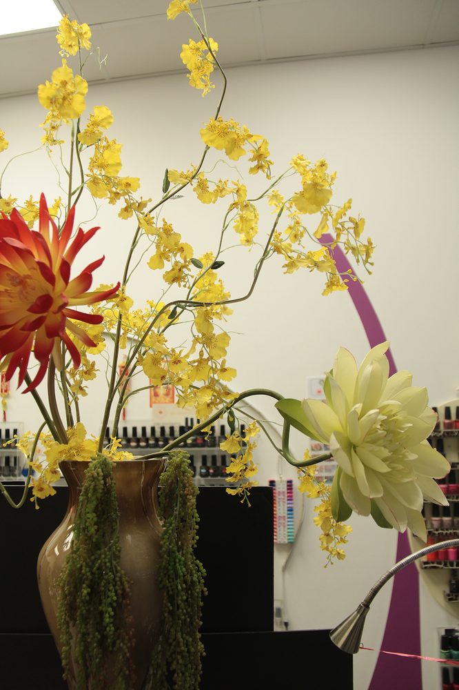
                  
                    Charger l&amp;#39;image dans la galerie, Arrangement Floral - Rouge jaune
                  
                